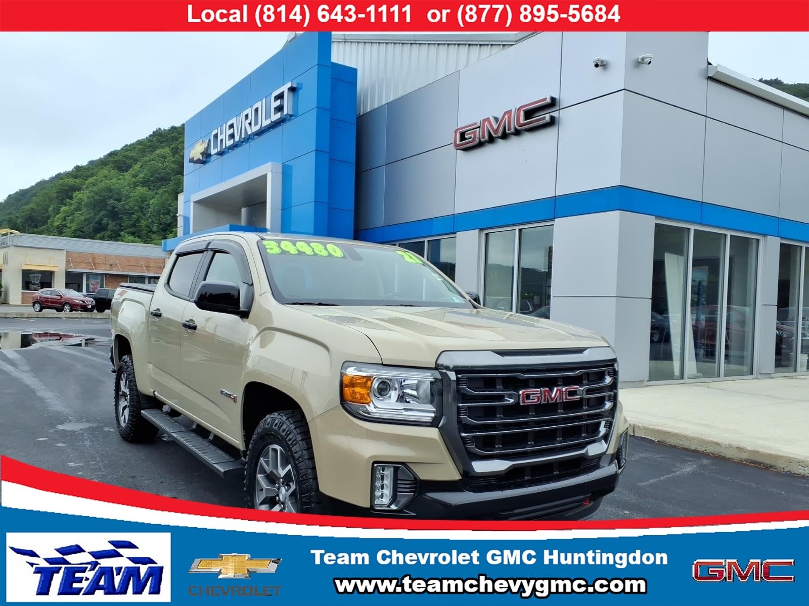 2021 GMC Canyon 4WD AT4 w/Cloth in Desert Sand Metallic — front three-quarter view