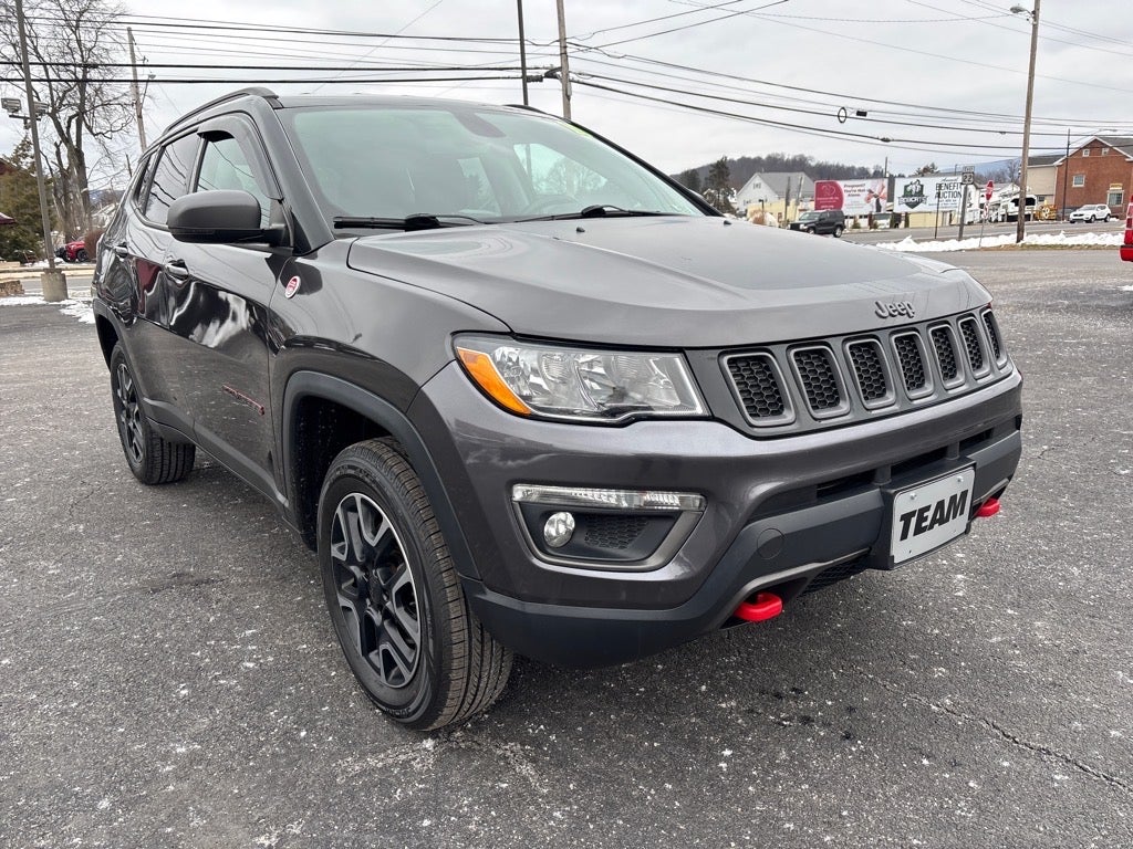 2019 Jeep Compass Trailhawk 4x4 in Gray — front three-quarter view