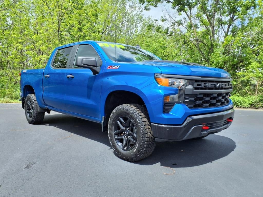 2022 Chevrolet Silverado 1500 Custom Trail Boss in Glacier Blue Metallic — front three-quarter view